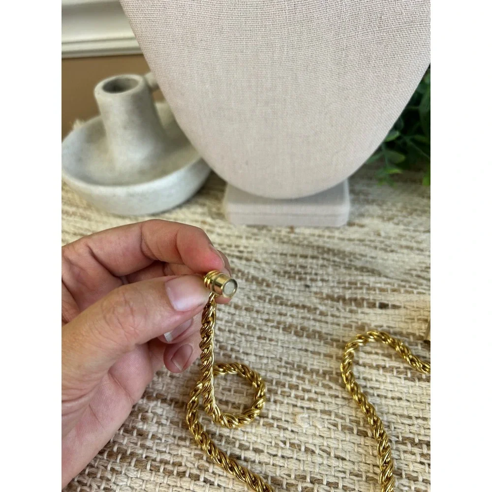 N/A gold tone